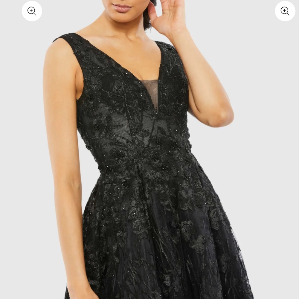 Mac Duggal Black Embroidered V-Neck Sequin Dress Gown Size 6 NWT - Picture 3 of 12
